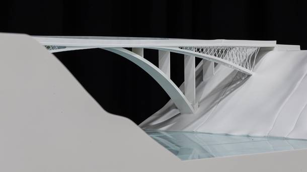 Mit einer innovativen und architektonisch überzeugenden Brückenidee für Tamins (GR) hat der FHGR-Bauingenieur-Student Rouven Inauen den Studierendenwettbewerb im Rahmen des Footbridge Symposiums 2025 gewonnen.