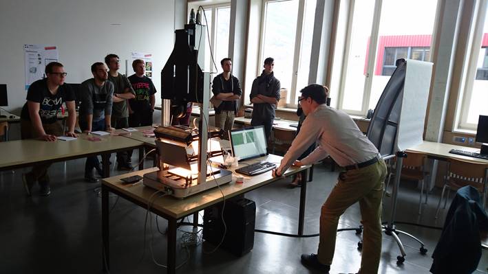 Workshop mit Innospec Besuch der Firma Innospec an der FH Graubünden und Durchführung eines gemeinsamen Workshops zur Hyperspektralkamera.