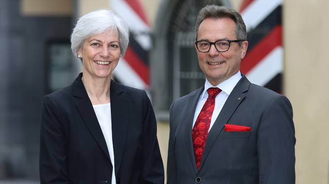 Stadträtin Doris Caviezel-Hidber und Rektor Jürg Kessler Wissensplatz Koorperation für angehende Sportmanager