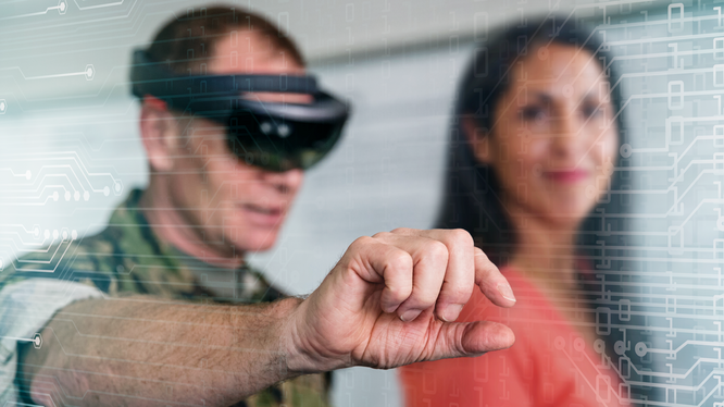 Key Visual CAS Strategy with Impact Zwei Studierende im CAS Strategy with Impact