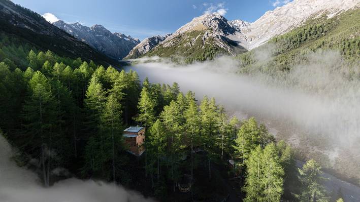 Wer hier studiert, hat klare Ziele. Architektur studieren in Graubünden – Berglandschaft als inspirierender Ort für praxisnahes Lernen.