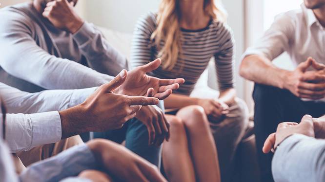 In Diskussion bleiben, Werte leben und Wissen vermitteln - darauf kommt es an. In Diskussion bleiben, Werte leben und Wissen vermitteln - darauf kommt es an.