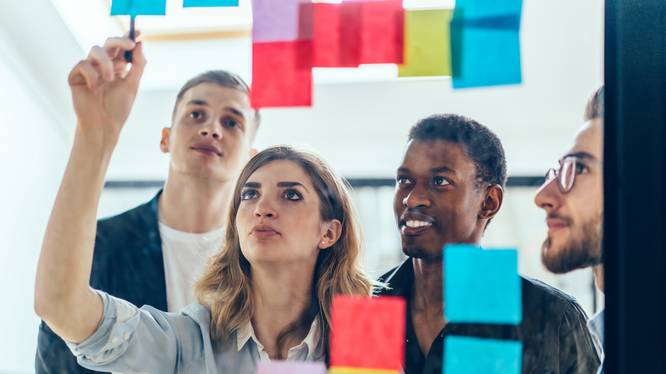 CAS Projektmanagement - Key Visual Studierende im CAS Projektmanagement