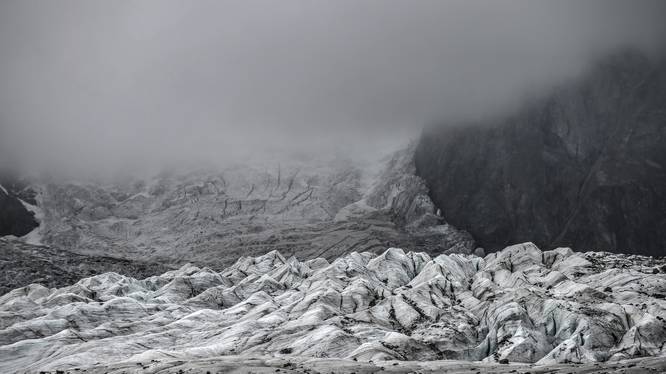 Mit Kunstshnee gegen die Gletscherschmelze Bild vom Morteratschgletscher