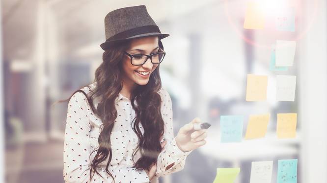 Bachelorstudium Information Science Studentin im Informationswissenschaft Studium