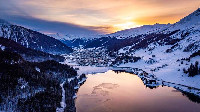 Prättigau/Davos Lab Header Davos Landschaft mit Bergen