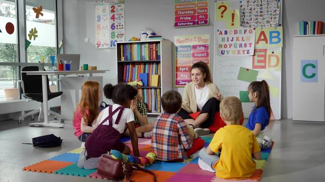 Optimale frühkindliche Entwicklung als Ziel: Fachpersonen unterstützen und fördern Kinder in deren Alltag bestmöglich.