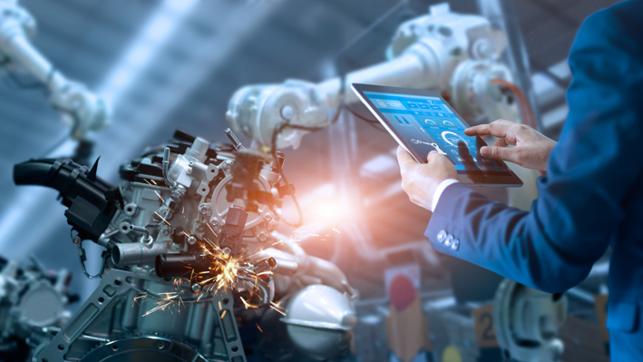 Gestalte die Technik von morgen Roboterarm am Schweissen